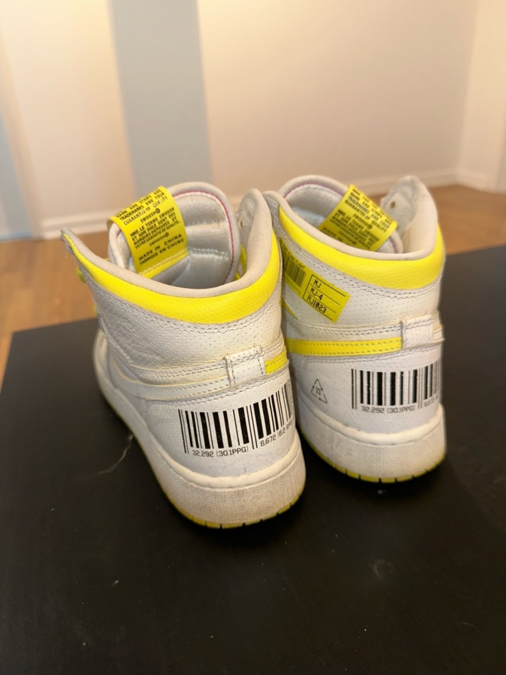 Jordan 1 Retro High First Class Flight View 3
